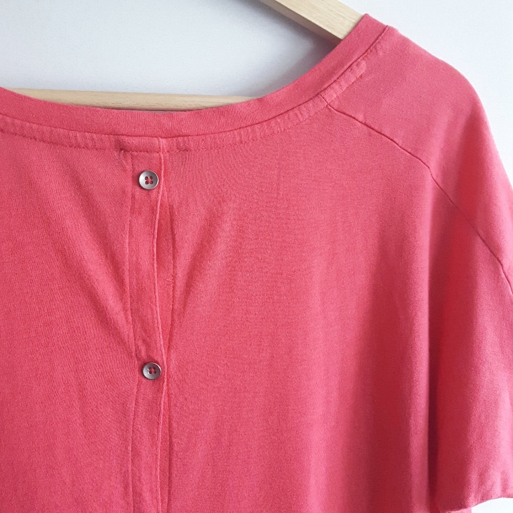 ▪︎Express▪︎Button Back Tux Tail Wedge Tee - Picture 4 of 8